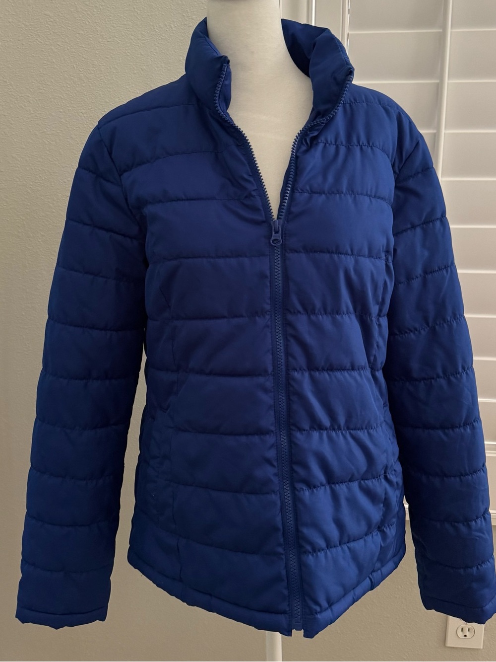 Old Navy women’s Medium royal blue puffer jacket coat active outerwear EUC